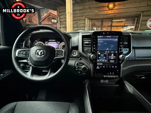 Dodge Ram 1500 Big Horn 2024 Benzine 11