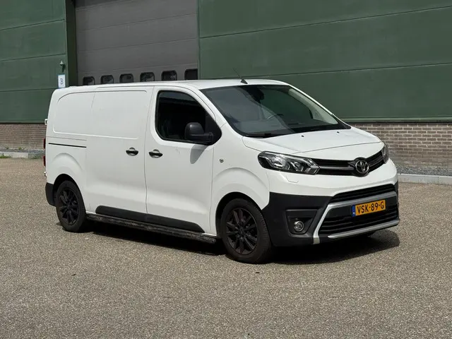 Toyota ProAce Worker 1.6 D-4D Navigator L2 2019 Diesel 5