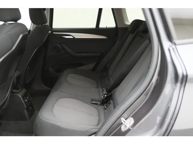 BMW X1 xDrive25e Executive 2021 Hybride Benzine 13