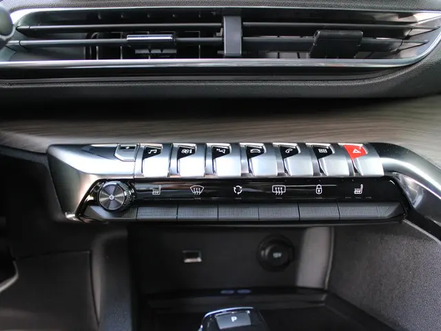 Peugeot 3008 1.6 HYbrid 225 GT 2021 Hybride Benzine 17