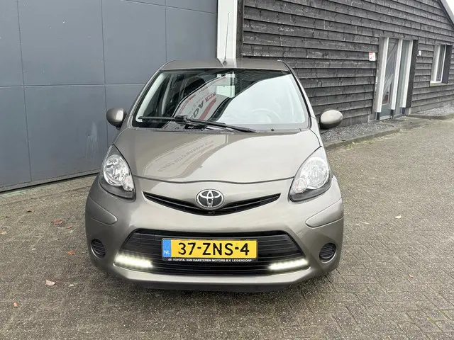 Toyota Aygo 1.0 VVT-i Aspiration Automaat 2013 Benzine 4