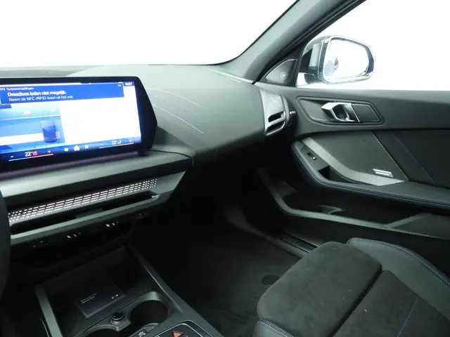 BMW 1 Serie 5-deurs 120 2025 Benzine 14