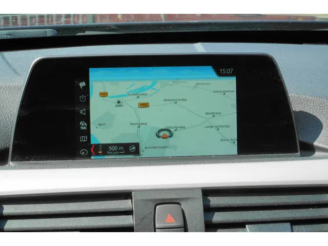 BMW 3 Serie 318i FACELIFT MODEL 2017 Benzine 2