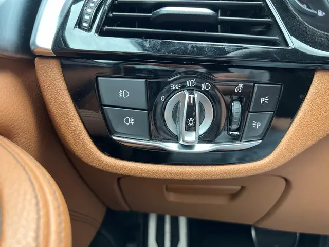 BMW 5 Serie Touring 520i High Executive 2018 Benzine 19