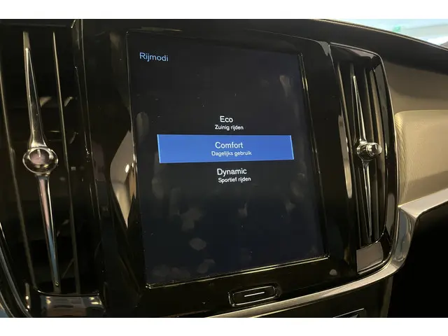 Volvo V90 T4 190pk R-Design 2018 Benzine 31