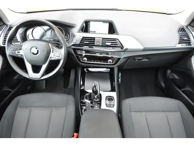 BMW X3 xDrive20i Executive 2018 Benzine 3