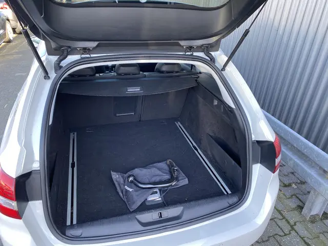 Peugeot 308 SW 1.2 e-THP Première 2014 Benzine 13