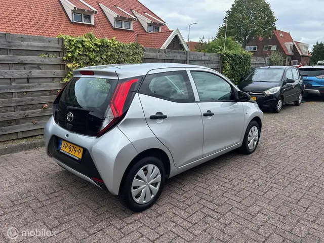 Toyota Aygo 1.0 VVT-i x-fun 2019 Benzine 4