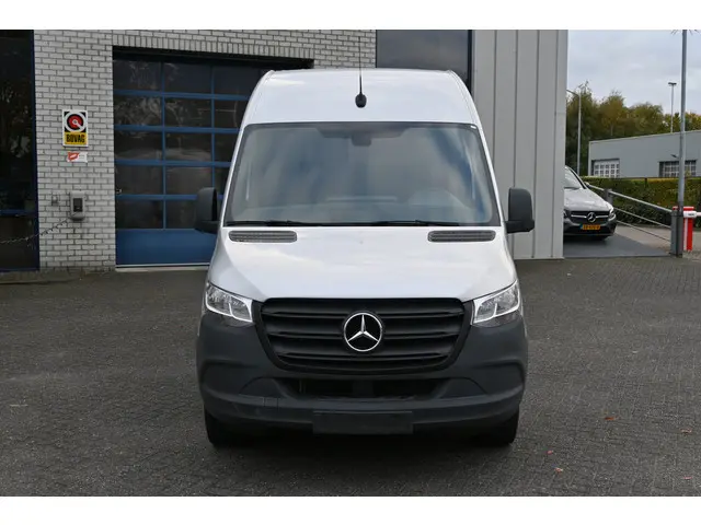 Mercedes-Benz Sprinter 2