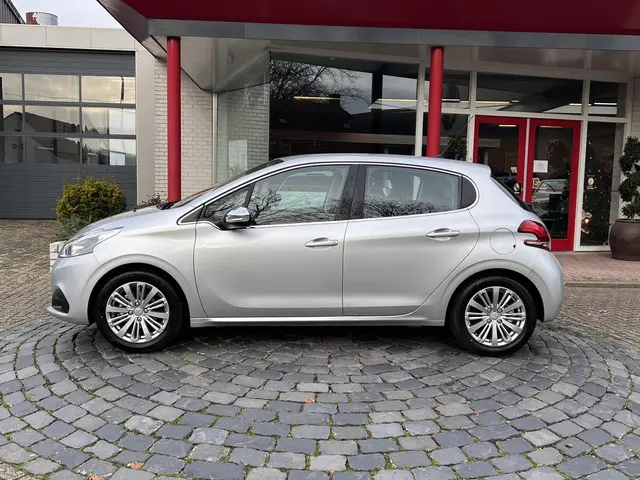 Peugeot 208 1.2 PureTech Allure 2018 Benzine 2