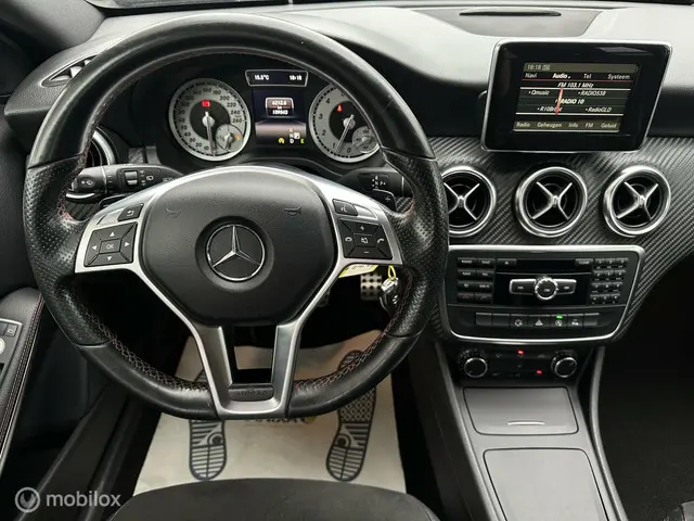 Mercedes-Benz A-Klasse 180 Prestige AMG 2015 Benzine 11
