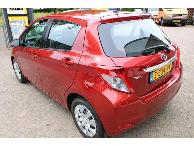 Toyota Yaris 1.3 2013 Benzine 6