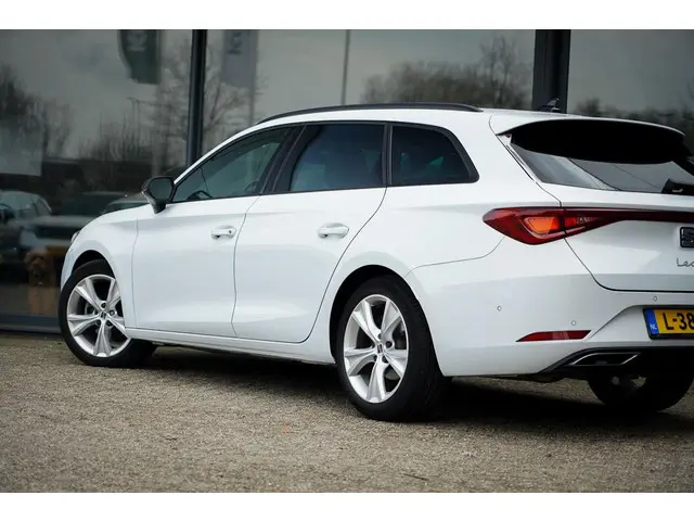 SEAT Leon Sportstourer 1.5 eTSI FR 2021 Benzine 41
