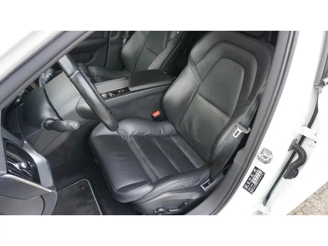 Volvo V60 2.0 T5 250pk R-Design 2019 Benzine 8