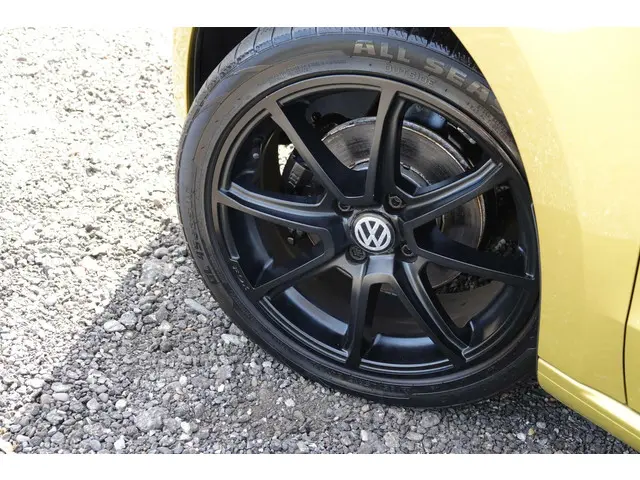Volkswagen up! 1.0 BMT high up! 2017 Benzine 11