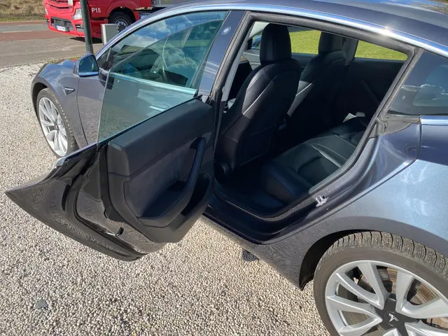 Tesla Model 3 Long Range AWD 75 kWh 2019 Elektrisch 15