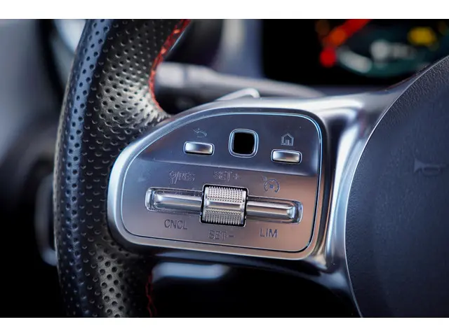 Mercedes-Benz CLA 250 e AMG Line 2023 Hybride Benzine 31