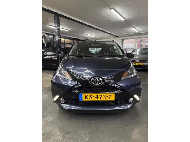 Toyota Aygo 1.0 VVT-i x-play Automaat/Camera 2016 Benzine 2