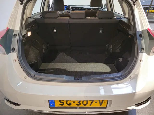 Toyota Auris 1.8 Hybrid Dynamic 2017 Hybride Benzine 29