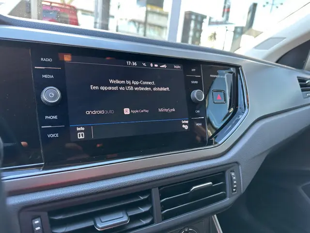 Volkswagen Polo 1.0 TSI Beats 2018 Benzine 12