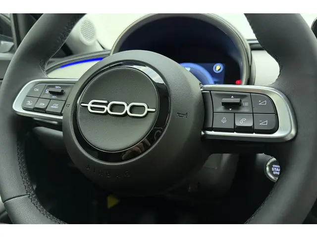 Fiat 600e La Prima 54 kWh 2025 Elektrisch 22