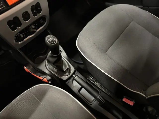 Dacia Sandero 1.2 Aniversare 2012 Benzine 16