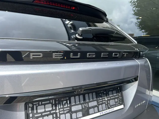 Peugeot 2008 1.2 Hybrid 145 GT 2025 Hybride Benzine 34