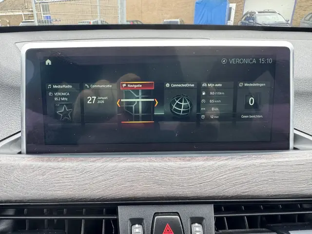 BMW X1 xDrive20i High Executive 2017 Benzine 18