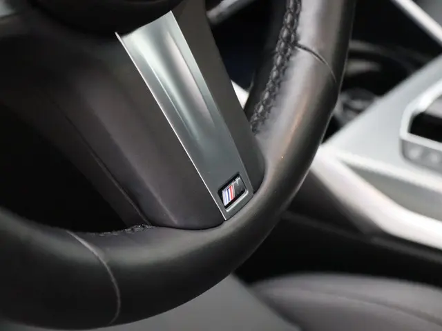 BMW 3 Serie Sedan 330e 2023 Hybride Benzine 14