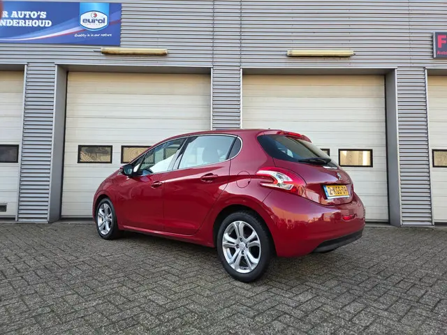 Peugeot 208 1.2 VTi Blue Lease Executive 2013 Benzine 9