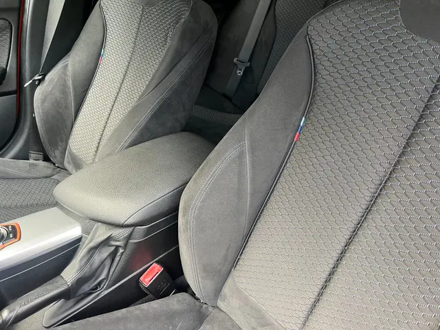 BMW 1 Serie 118i M Sport High Executive 2013 Benzine 24