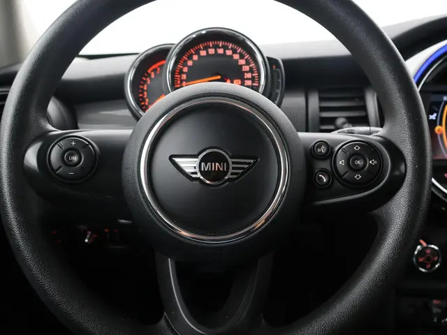 MINI 5-Deurs Mini 1.5 COOPER SALT AUT. 2018 Benzine 20