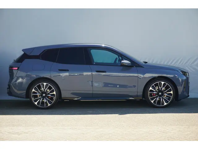 BMW iX xDrive60 2025 Elektrisch 3