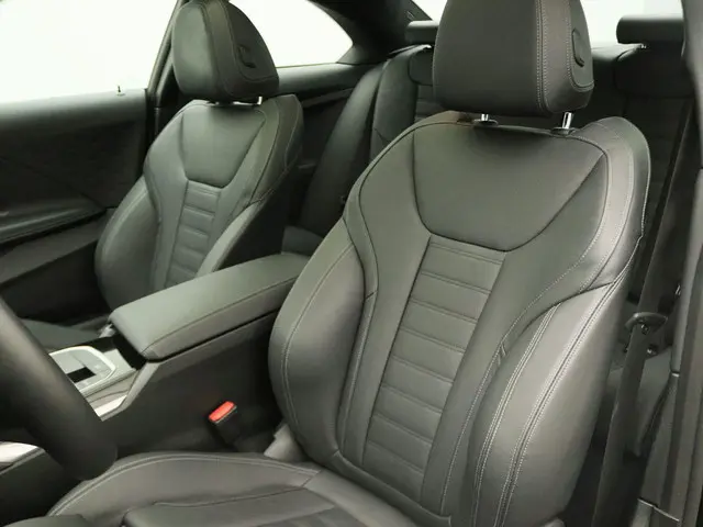 BMW 2 Serie 220i Coupé 2024 Benzine 12