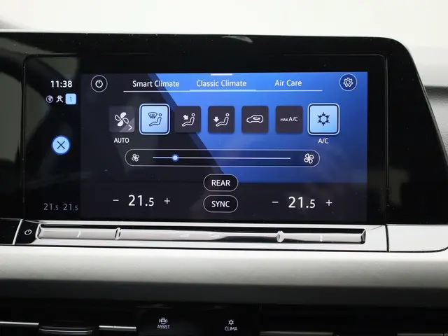 Volkswagen Golf 1.0eTSI/110PK Life DSG 2023 Benzine 26