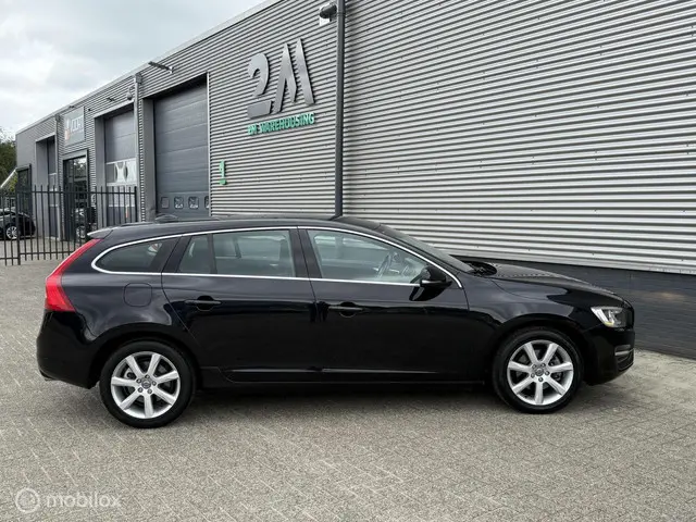 Volvo V60 1.6 T3 Momentum AUTOMAAT, TREKHAAK 2014 Benzine 9