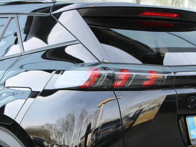 Peugeot 2008 1.2 PureTech Allure Pack 2021 Benzine 23