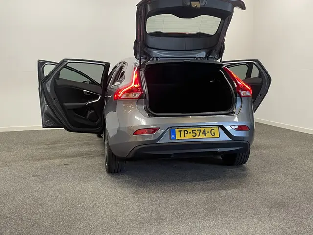 Volvo V40 2.0 123pk Momentum 2018 Benzine 19