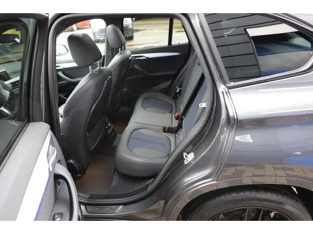BMW X1 SDrive18i High ExecutiveM-Sport 2021 Benzine 25