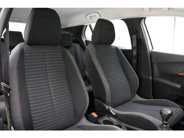 Peugeot 2008 1.2T Active Pack 2021 Benzine 10