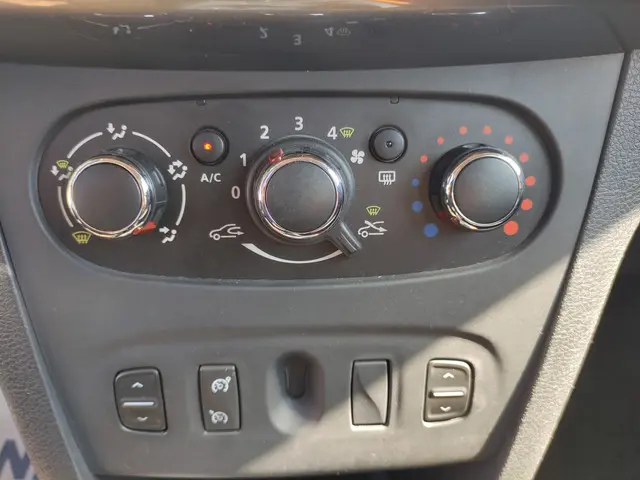 Dacia Logan MCV TCe 90 Lauréate 2016 Benzine 14