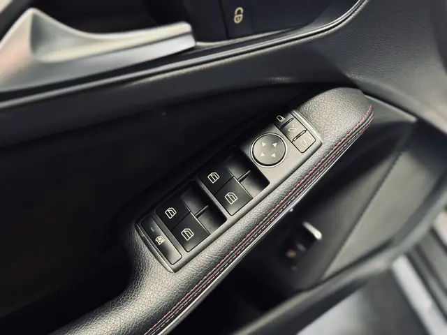 Mercedes-Benz GLA 180 AMG Line 2019 Benzine 12