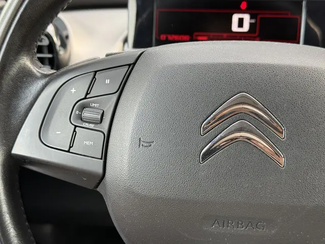 Citroën C4 Cactus 1.2 PureTech Shine 2016 Benzine 17