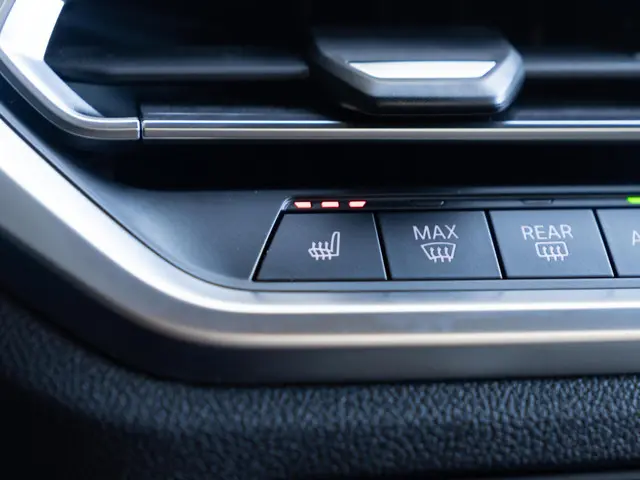 BMW 3 Serie Sedan 330e 2020 Hybride Benzine 29