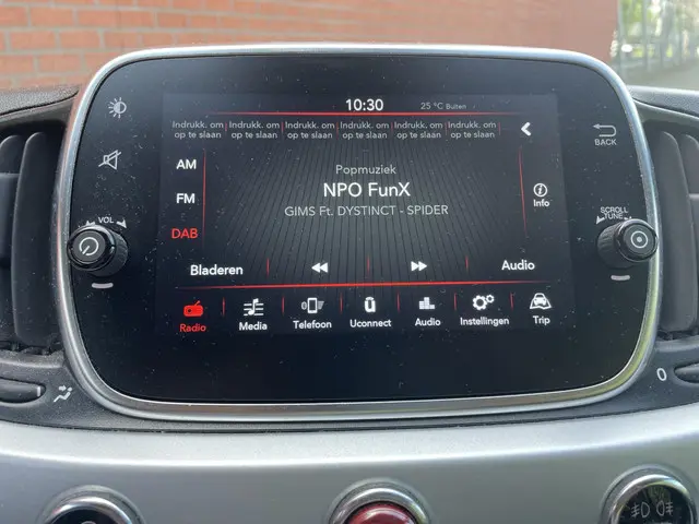 Fiat 500 1.0 69pk Hybrid Connect 2021 Benzine 9