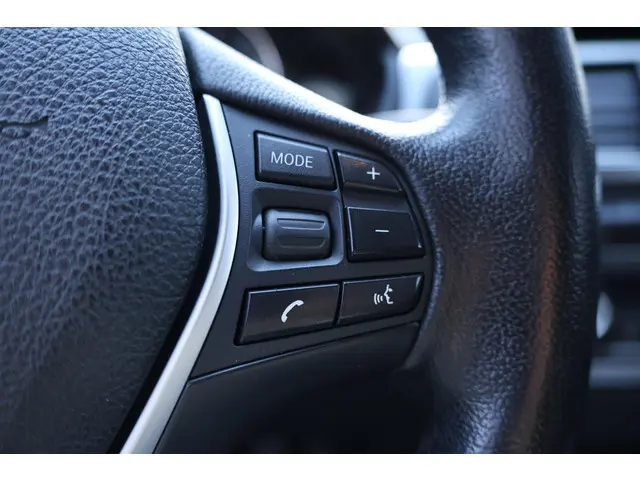 BMW 3 Serie Touring 328i Executive 2013 Benzine 25