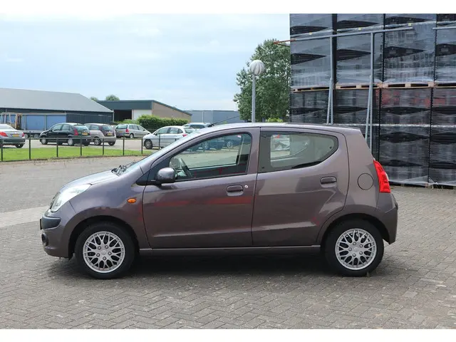 Nissan Pixo 1.0 Look Airco zeer weinig KM 2012 Benzine 4