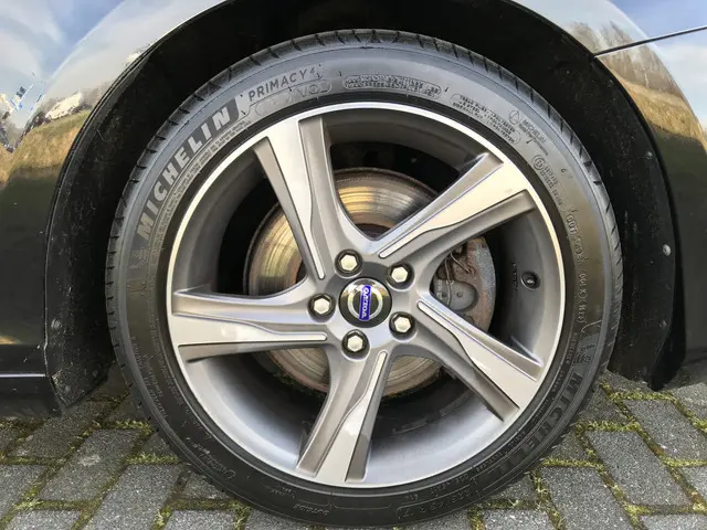 Volvo V40 1.6 T3 R-Design 2013 Benzine 35