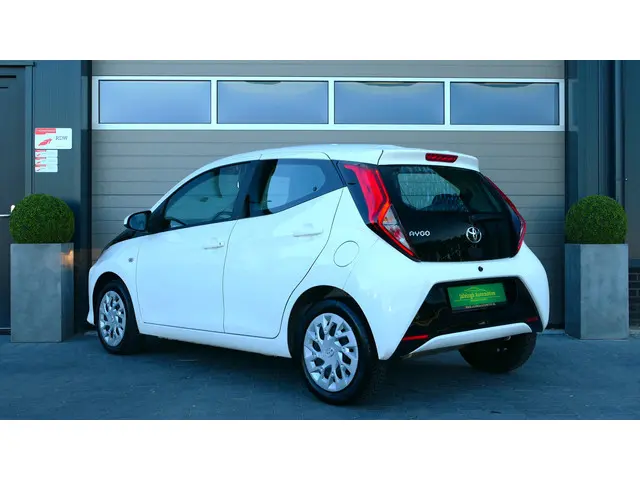 Toyota Aygo 1.0 VVT-i x-play 2020 Benzine 10