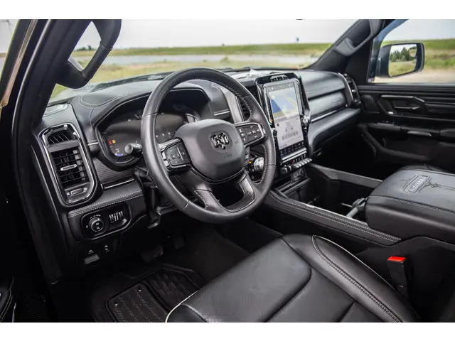 Dodge Ram 1500 5.7 V8 4x4 Crew Cab Limited 2024 Benzine 25